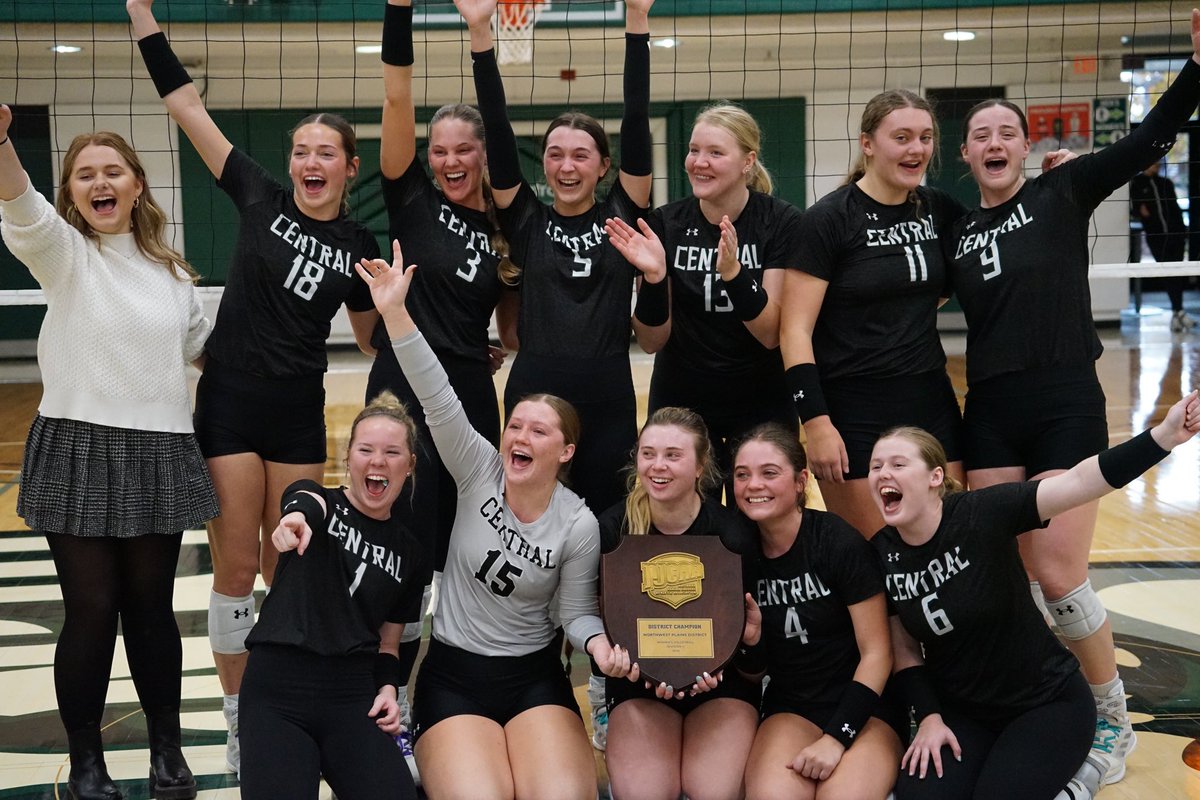 michellebentz's tweet photo. Super proud of this team and especially our fav vb player #5. Won their District and punched their ticket to Nationals today! 💚🫶💚
#YeahC 
#Nationals 
@BentzDon 
@BentzJosie https://t.co/xFmh7EDUOa