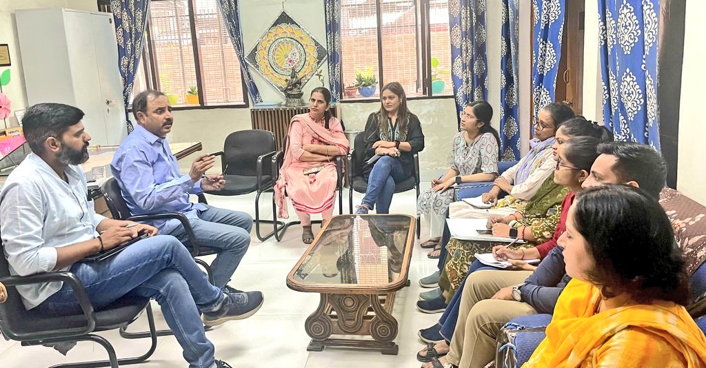 karshan01's tweet image. शिक्षक और विद्यार्थी,
चाहे वो भारत से हों या दुनिया के किसी देश से, उनकी आवाज़ मज़बूत होती है। हर कोई एक समृद्ध, खुशहाल, शांतिपूर्ण और सुरक्षित राष्ट्र में रहने का सपना देखता है। जब समृद्धि, खुशी और शांति एक साथ होती हैं, तो राष्ट्र सच में विकसित बनता है।🇮🇳✌️🇮🇳#PeaceAndProsperity