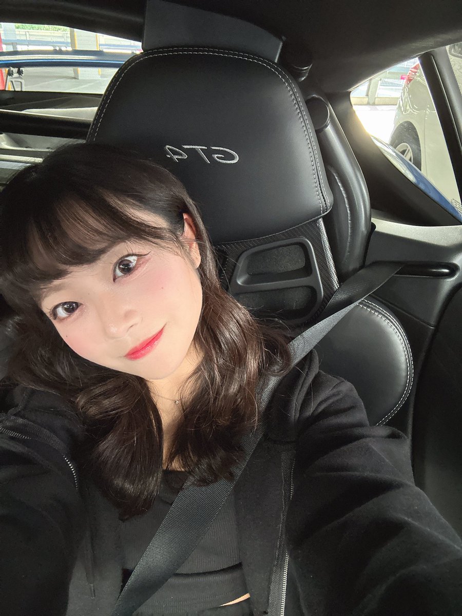 HNK_official's tweet photo. 秋晴れドライブって最高だよね🛣️ https://t.co/OplRSNJfw3