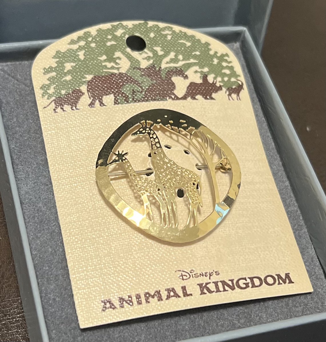 TeriE's tweet photo. Disney Giraffe Brooch WDW 14K Gold Plate Animal Kingdom Wild Bryde RARE FREE SHIP
#disneyjewelry #disneyparks #disneygifts #disneyparksauthentic #wildbryde #animalkingdom #WDW #disneyworld #vintagedisney
https://t.co/0jnkr8NDhY https://t.co/DjjtbNwCcJ