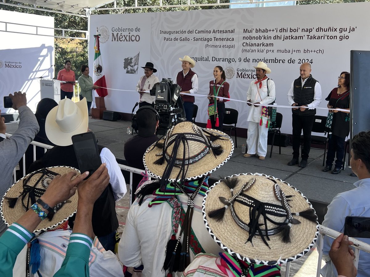 ManuelEspino's tweet photo. Exitosa visita de nuestra presidenta ⁦@Claudiashein⁩ al Mezquital en mi estado #Durango. El pueblo O’dam agradeció el apoyo y compromisos de la primera mujer que gobierna México, quien mostró gran afecto a las comunidades indígenas duranguenses. https://t.co/4EYuEcKRDC