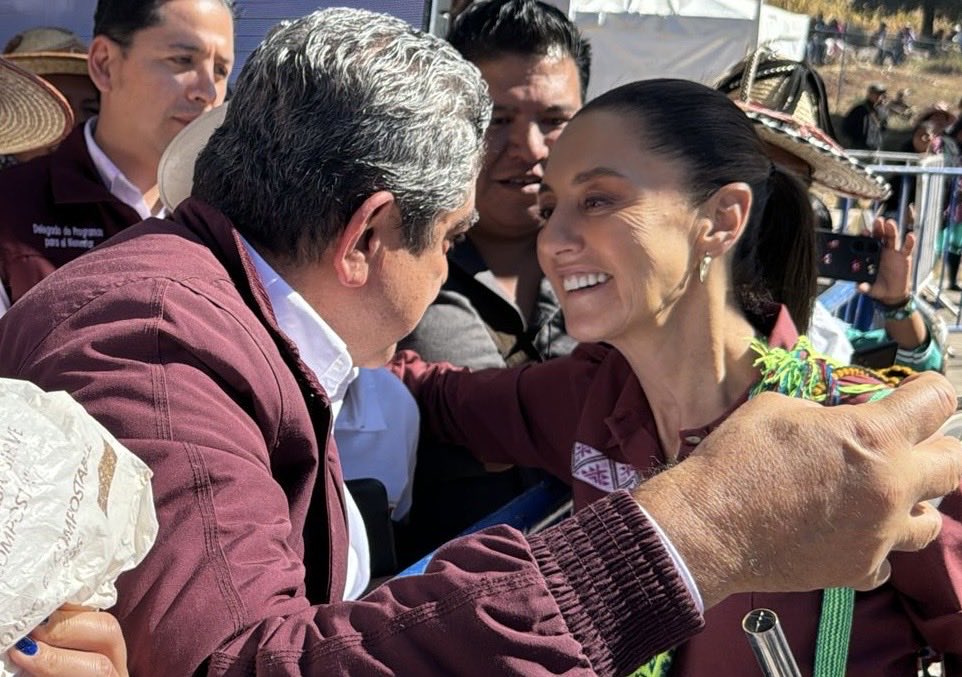 ManuelEspino's tweet photo. Exitosa visita de nuestra presidenta ⁦@Claudiashein⁩ al Mezquital en mi estado #Durango. El pueblo O’dam agradeció el apoyo y compromisos de la primera mujer que gobierna México, quien mostró gran afecto a las comunidades indígenas duranguenses. https://t.co/4EYuEcKRDC