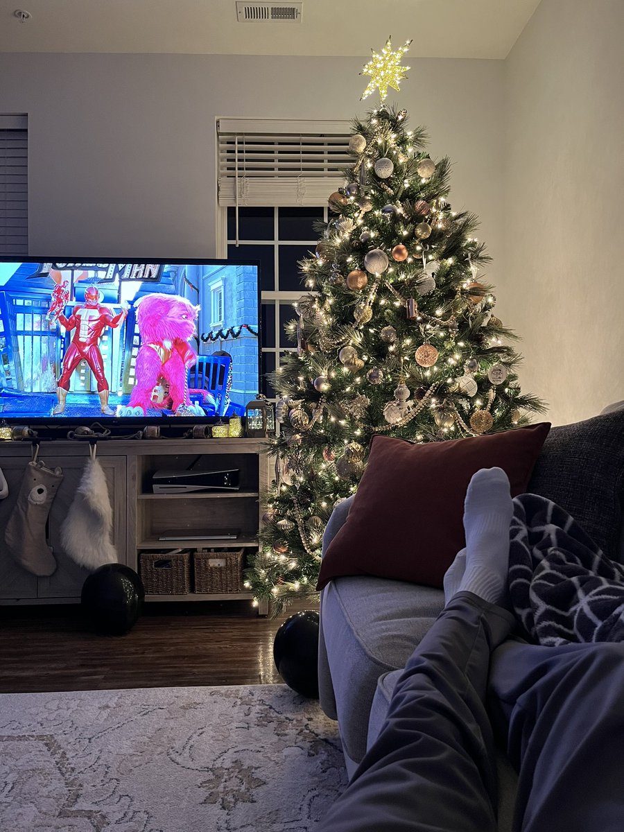 skycaptain25's tweet photo. Too many good Christmas movies to get through between now and December 25. Gotta start early! Can’t go wrong with Jingle All the Way #itsturbotime https://t.co/CEeo2ecSeq