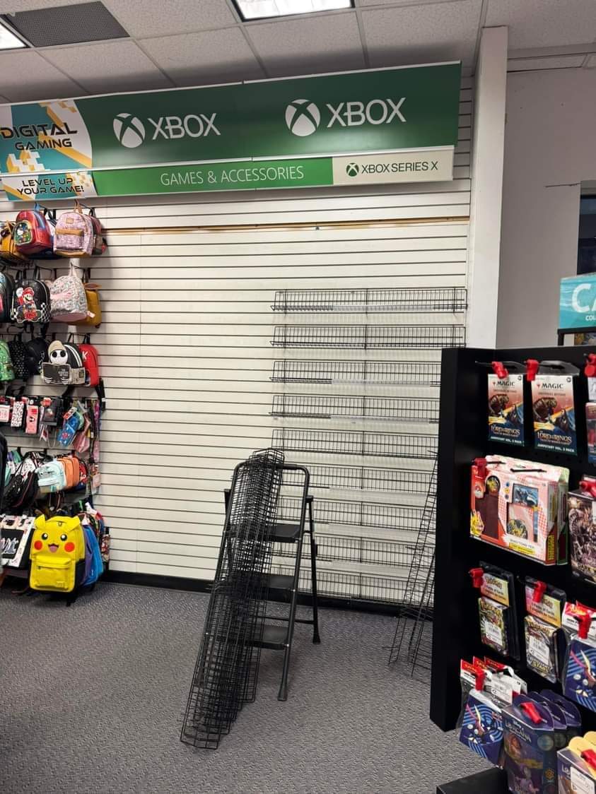 NelsonGaming12's tweet photo. Adjusting xbox shelf space https://t.co/NwUEGGkw7Q