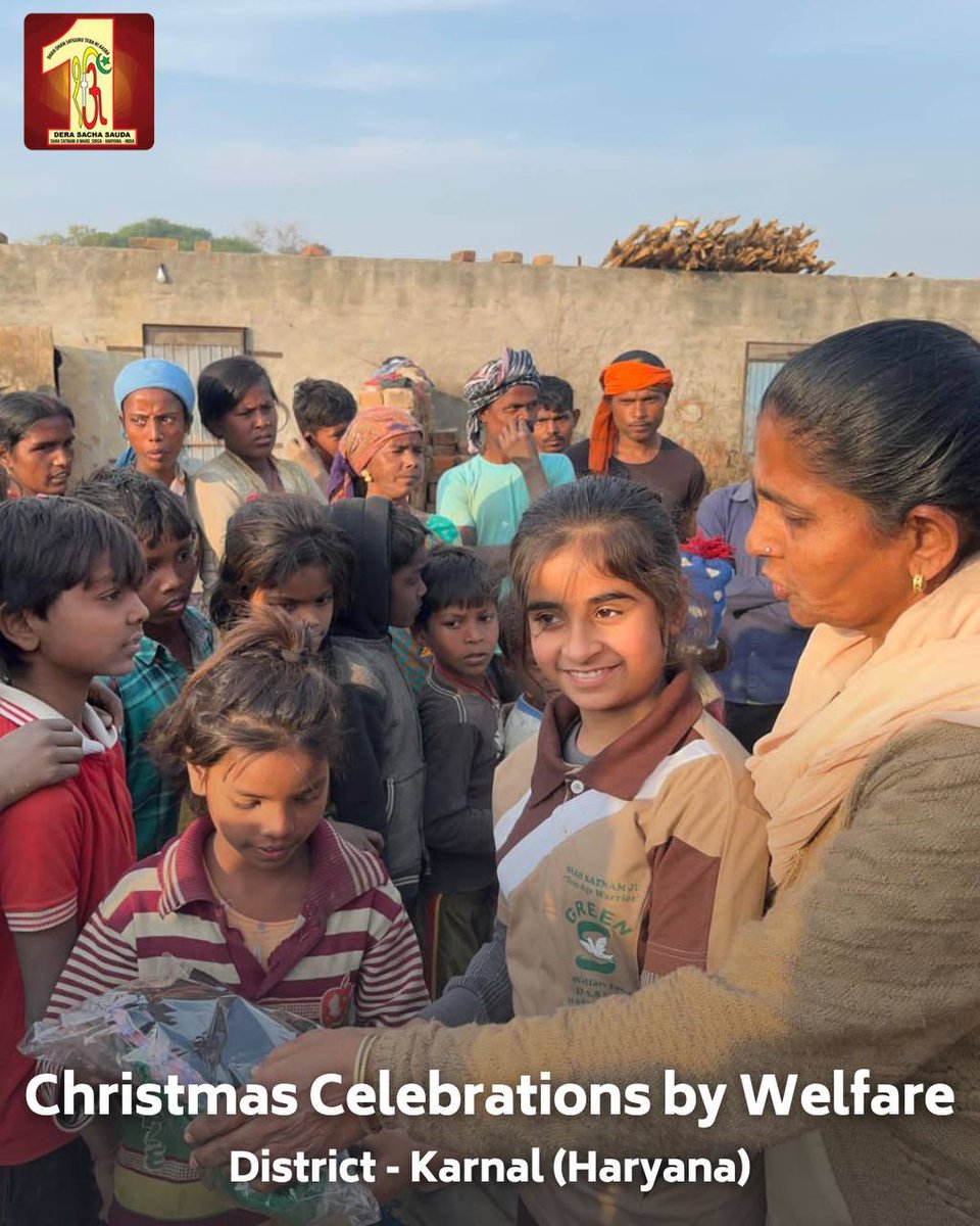 Himansh09642386's tweet image. #SpreadingHappiness
There are many poor people who cannot afford clothes. To help such needy people, Dera volunteers have opened cloth banks through which clothes and blankets are distributed.
Saint MSG #SpreadKindness