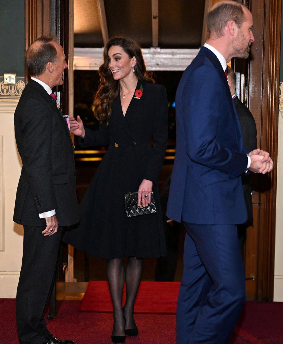 PrincessKateOfW's tweet photo. Welcome back Catherine, oh how you’ve been missed ❤️❤️ https://t.co/MKRGhdqV9I