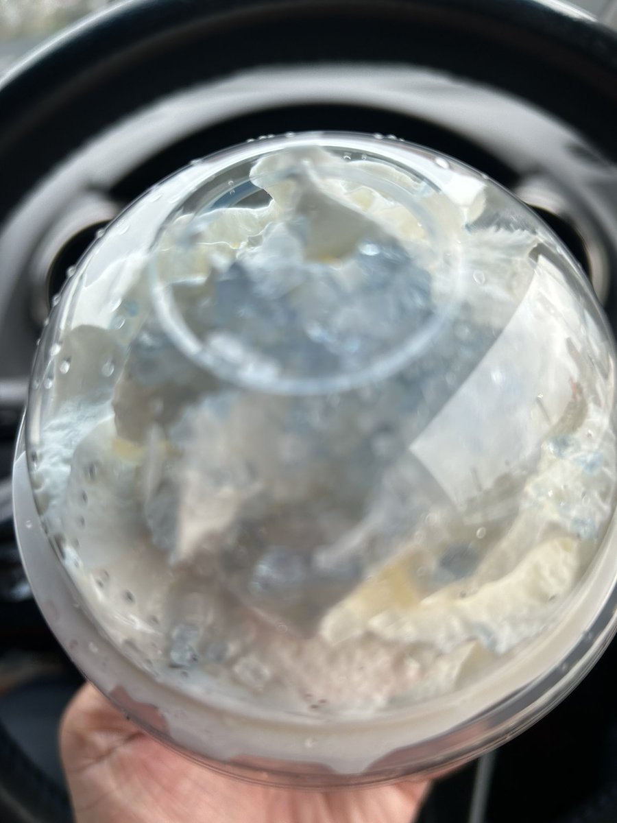 マカデミアなんちゃらフラペチーノ食べた