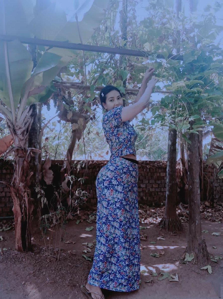KhinMarCho2021's tweet photo. အသက်ကြီးလာတာနဲ့အမျှ ခြံဝင်းလေးနဲ့ အပင်လေးတွေစိုက်ပြီးနေချင်လ��တယ် ☺ https://t.co/GP1RvkD9dJ