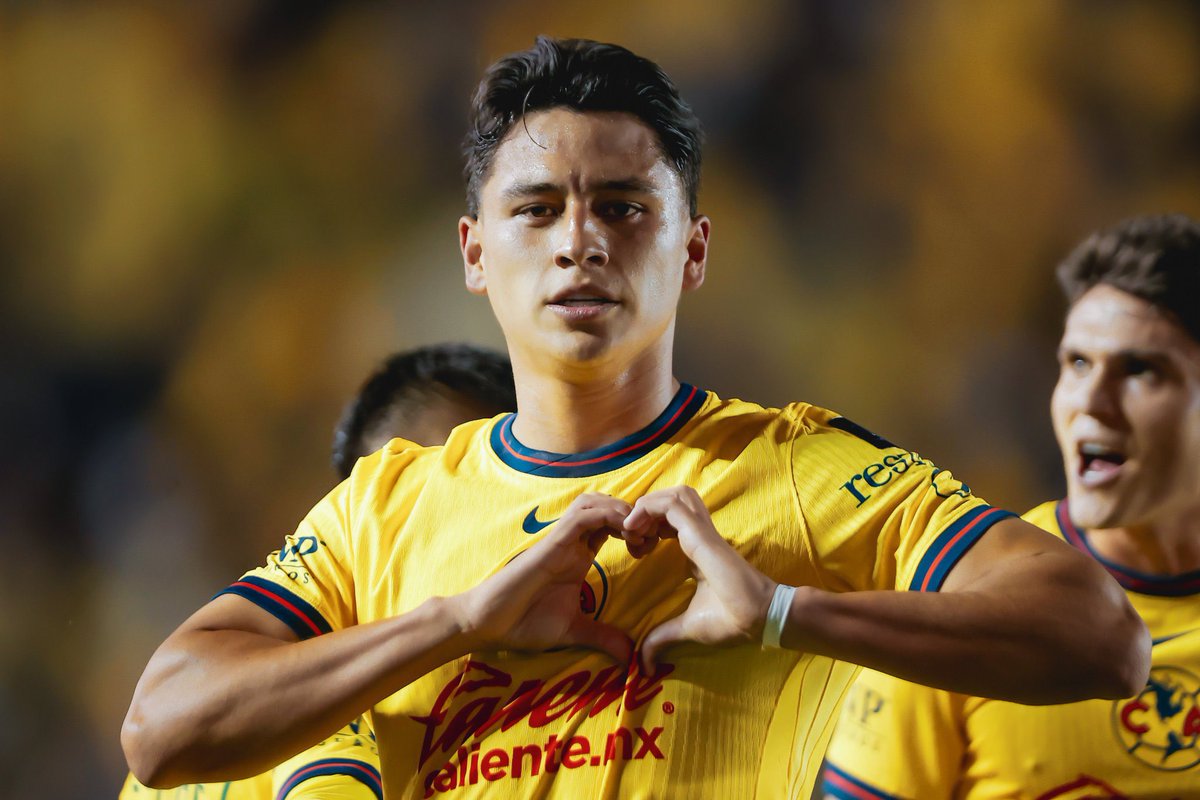 ElJefeAguila's tweet photo. Nunca entenderé porque Jardine prefiere meter a jugar antes a Araujo que a Ramón… https://t.co/euGqsNqJHZ