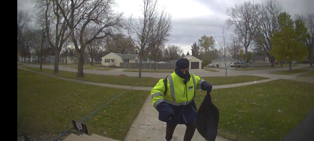PackerFanStempy's tweet photo. So @SamsClub @samsclubhelp. A Porch Pirate wearing a Sam's Club Jacket and badge was stealing packages in my neighborhood today. Police were notified but, bad PR for you. https://t.co/zsIdIqwGU0
