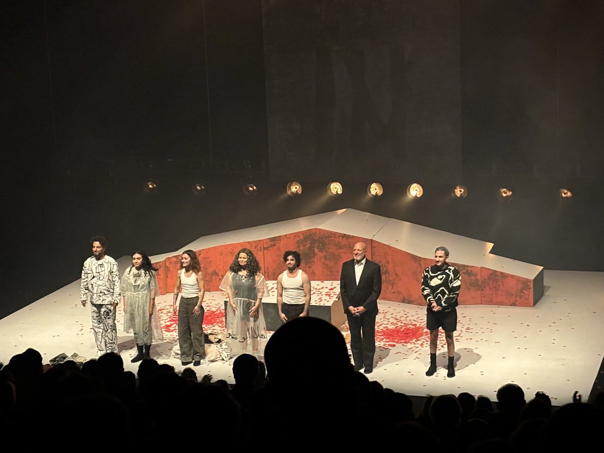 MichelineWilkie's tweet photo. La relecture moderne de la pièce « Incendies » de #wajdimouawad qui raconte un destin tragique marqué par la guerre vaut le détour au #TheatreDuceppe d’ici la fin du mois! 🎭@Monmontreal @MCV_Montreal @TourismeQuebec #QuartierdesSpectacles #PlacedesArts https://t.co/khNbPsCznQ