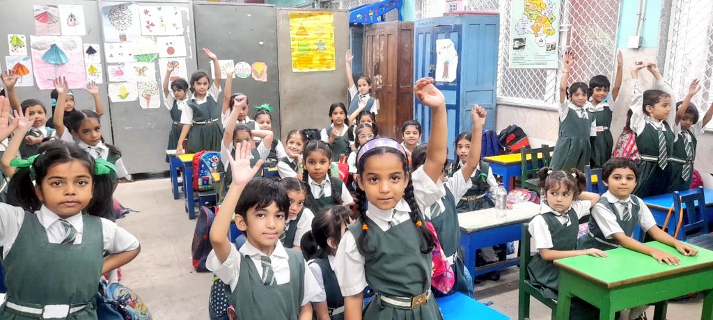 HappinessDelhi's tweet image. आत्मविश्वास का मतलब है अपने आप पर भरोसा करना और स्वयं में विश्वास का मतलब है अपनी क्षमताओं पर भरोसा करना। दोनों मिलकर हमें जीवन में सफल होने में मदद करते हैं। ये दोनों हों तो हर चुनौती का सामना साहस और धैर्य से किया जा सकता है।
बच्चों के लिए #Happinessclass इसका स्रोत है।🌟✌️🌟