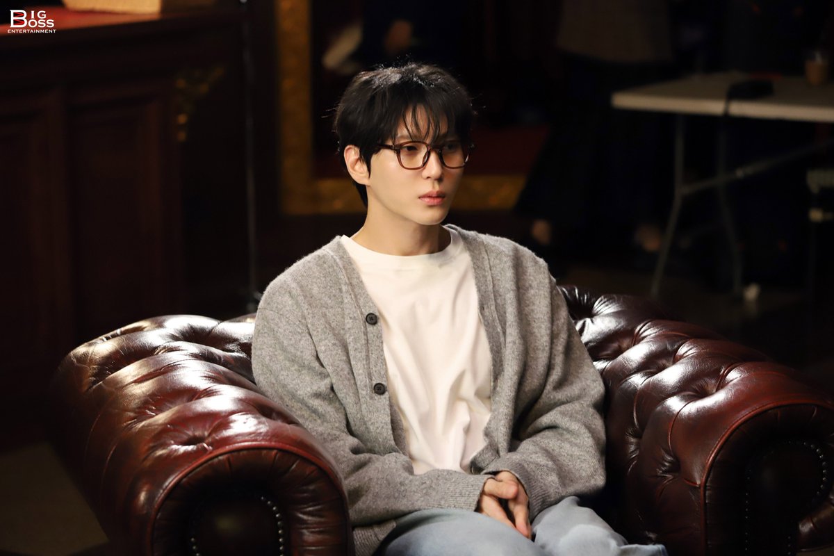 OfficialJTW_LEO's tweet photo. [✏️POST]

TAKE 운! 오늘 생일이시죠?
환영합니다💙

‘TAKE 운’ 포스터 &amp; VCR 비하인드🔮✨

📌빅보스엔터테인먼트 공식 포스트 
https://t.co/em60JFwYoa

#레오 #LEO #정택운 #JUNGTAEKWOON
#HAPPYLEODAY #TAKE운 https://t.co/f6CXVPwrxu