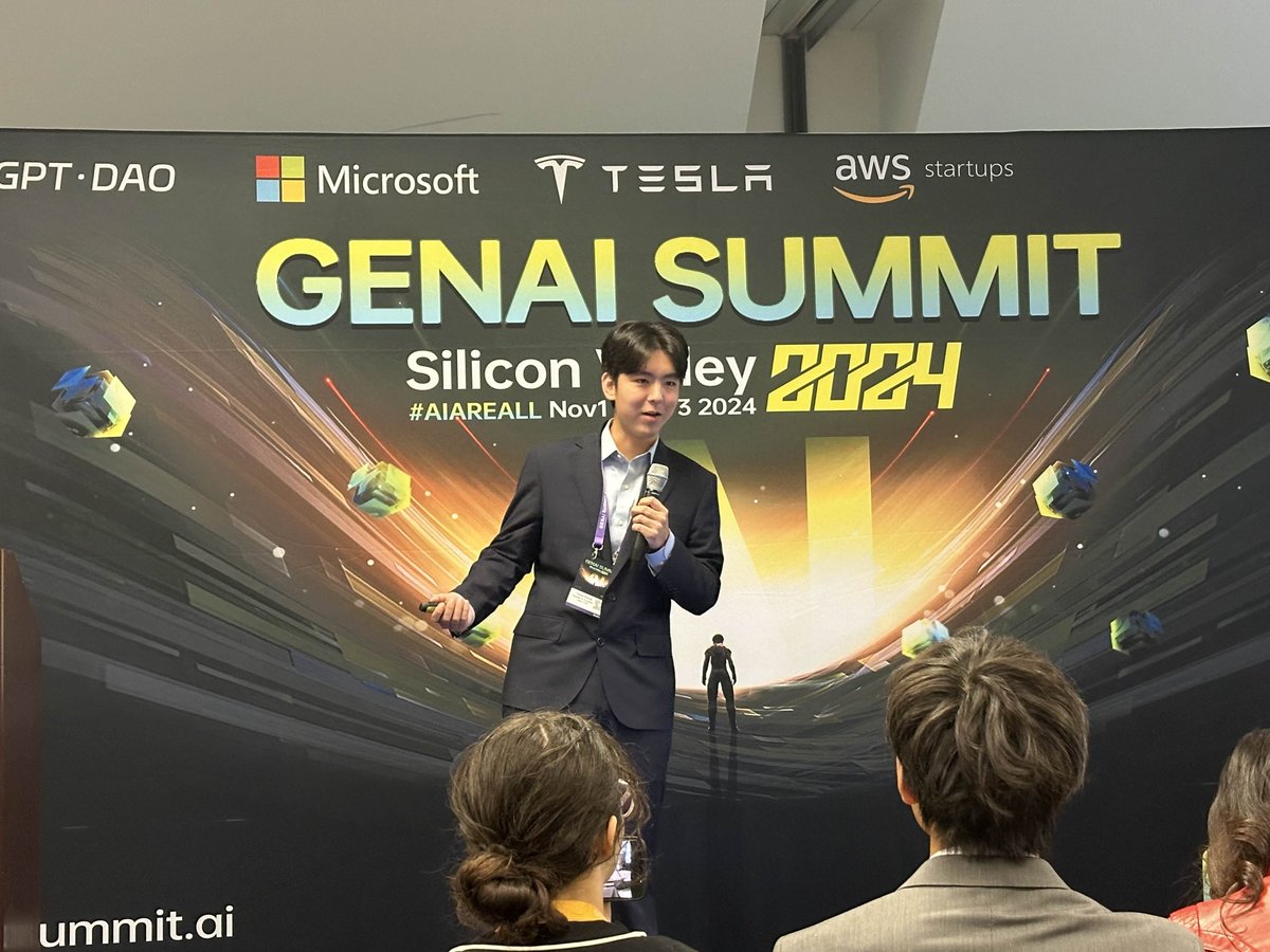 App-In Club tweet media