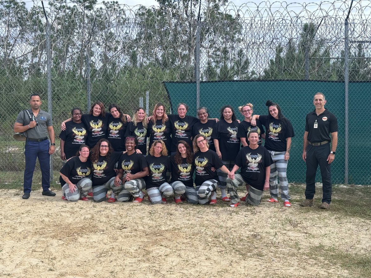 hpconsultingpro's tweet photo. Congrats the 2nd Female Resilience Class at the Bay County Jail in Panama City Florida!  These ladies made it through 4 weeks of self leadership training and they are ready to get their lives back on track! https://t.co/UE0lmzqxKw