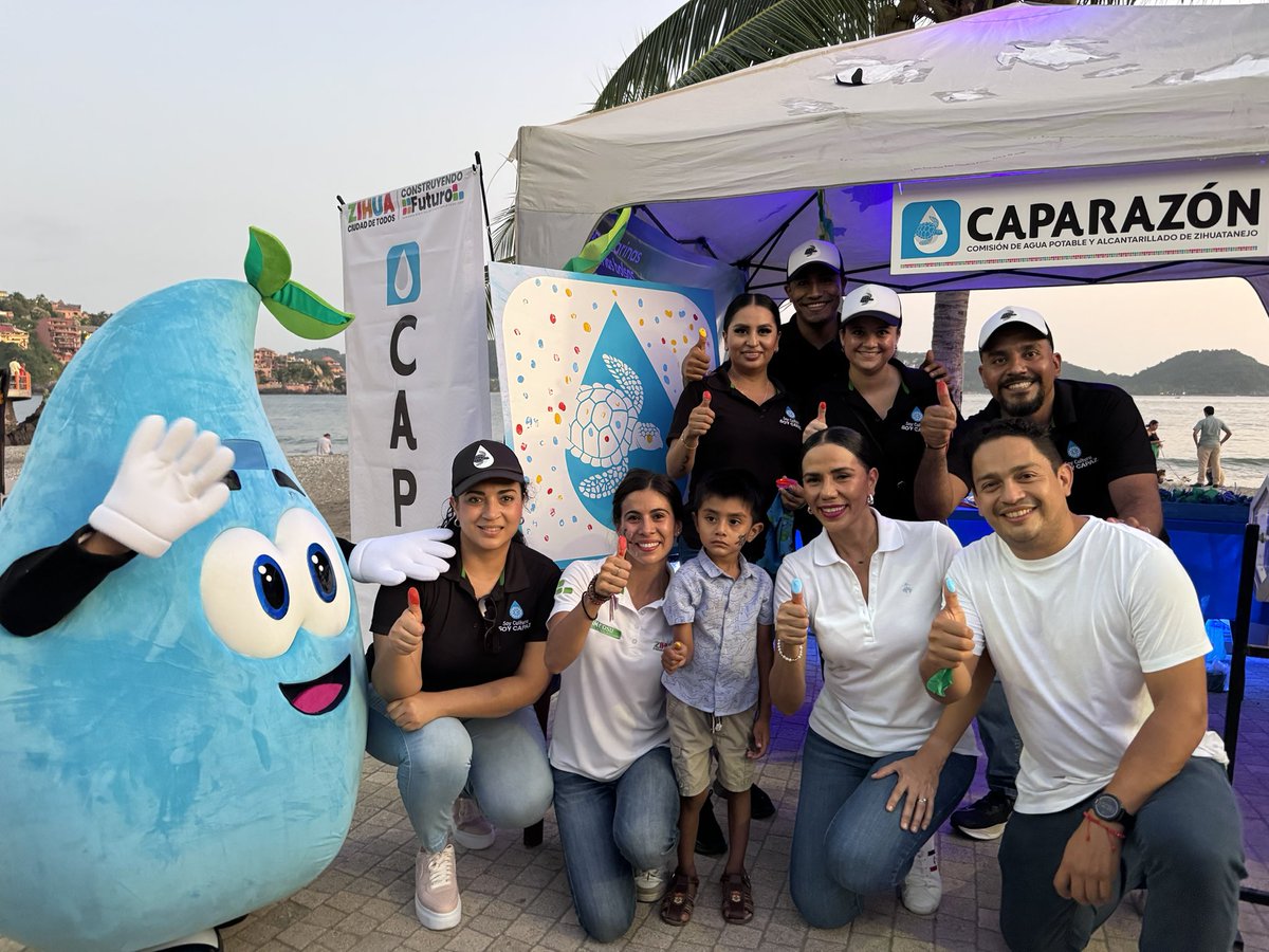 LFSalasR's tweet photo. Cerramos el festival de la tortuga dejando nuestra huella para refrendar nuestro compromiso, junto a decenas de personas  por el cuidado y preservación de estos quelonios.

#CuidarElAguaEsTareaDeTodos https://t.co/m4r3N4jnUq
