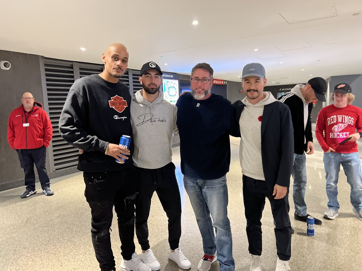 kjgside88's tweet photo. Cast of @ShoresyHockey at the @DetroitRedWings game tonight. Seriously some of the nicest people I’ve ever met https://t.co/aa4mixgBwJ