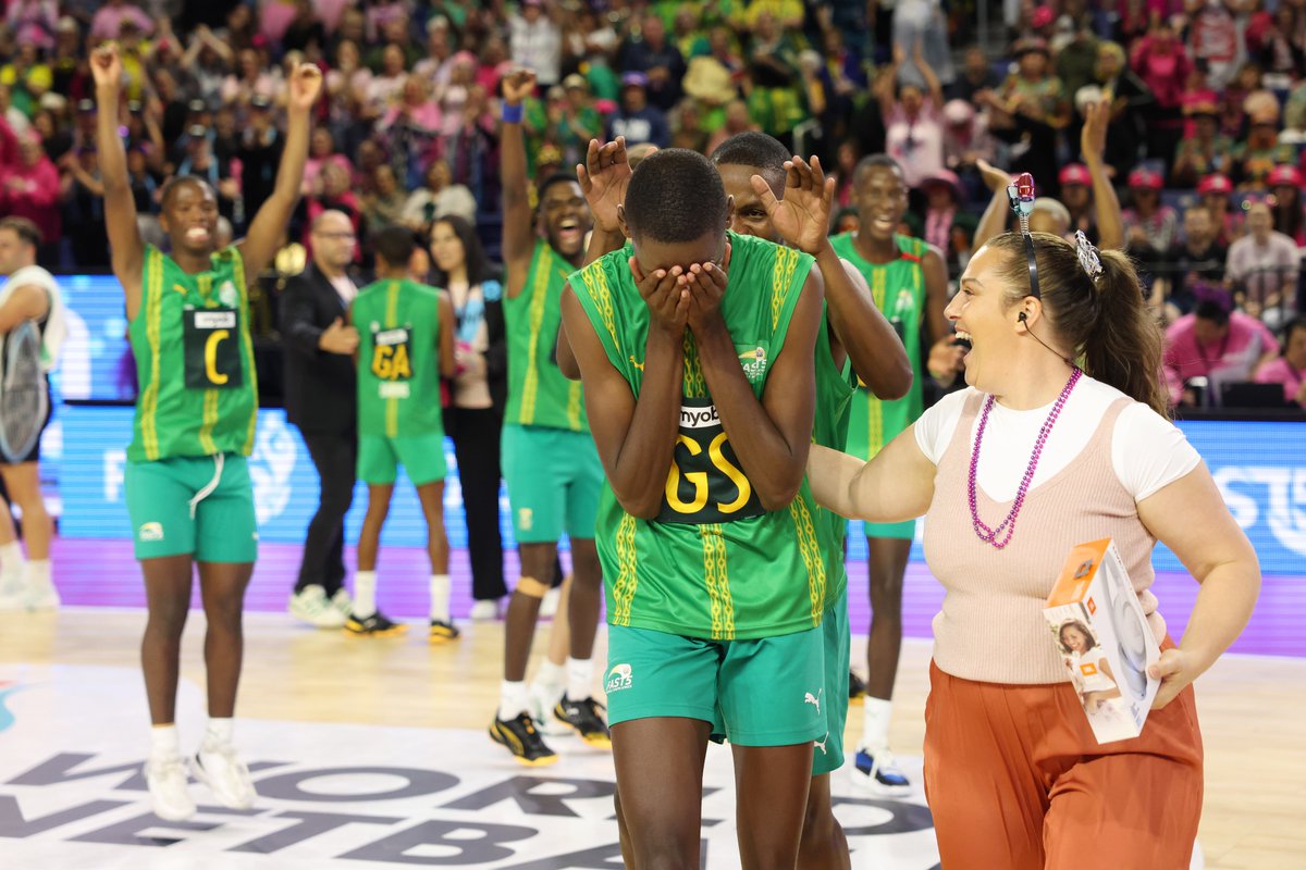Netball_SA's tweet photo. 𝐏𝐎𝐓𝐌
🇳🇿🆚🇿🇦

What a shooting performance William Lethoko! 🔥👏

#SAFAST5 #FAST5NetballWorldSeries #FAST5NWS

📸 @mbphotonz https://t.co/tF8D9BbfbG