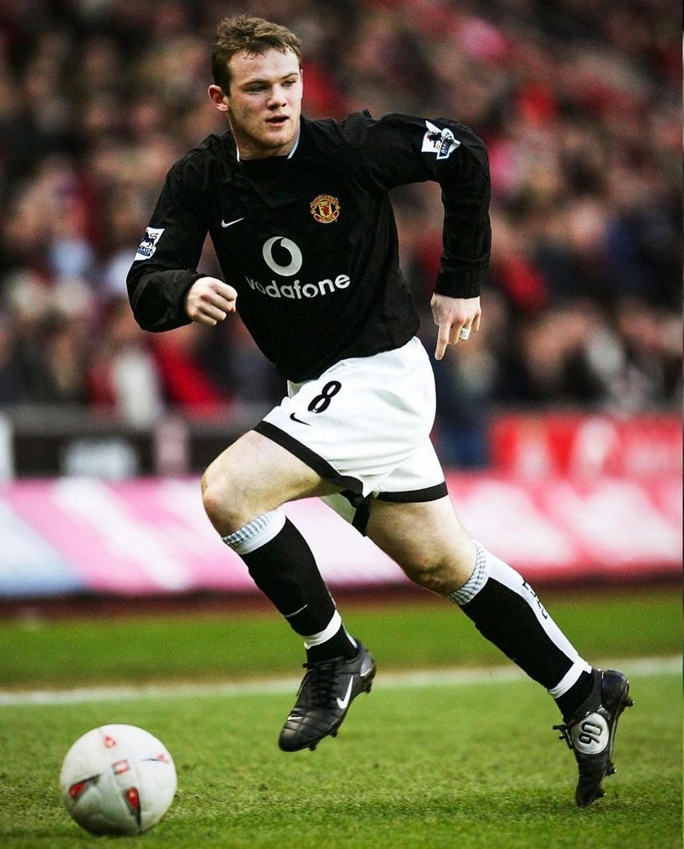 futnostalgico's tweet image. Essa total 90 preta do Rooney. 🤩

Nostálgico!