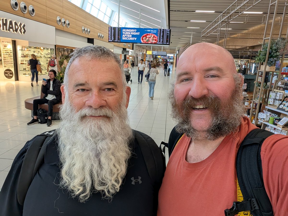 beardoc's tweet image. Brett posts on Facebook that he is flying to Adelaide from Perth. Turns out we land into Adelaide within minutes of each other, six gates apart, so we say a quick hello for the first time in a year, before I head to Ceduna, South Australia!