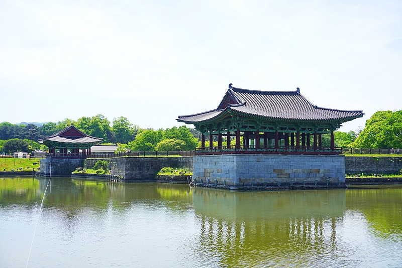 CGTNOfficial's tweet photo. #APEC2024 #Gyeongju is a city located in the southeast of the Republic of Korea. The city is known as the museum without walls because it has over 2,000 years' worth of history and used to be the ancient capital of one of the Korean dynasties, Silla. Gyeongju City has been included in the World Cultural Heritage List by UNESCO. Next year, the 32nd Asia-Pacific Economic Cooperation (APEC) Economic Leaders' Meeting will be held in Gyeongju. It will mark the third time that the Republic of Korea has hosted the meeting, with the first in Seoul in 1991 and the second in Busan in 2005.  #SouthKorea