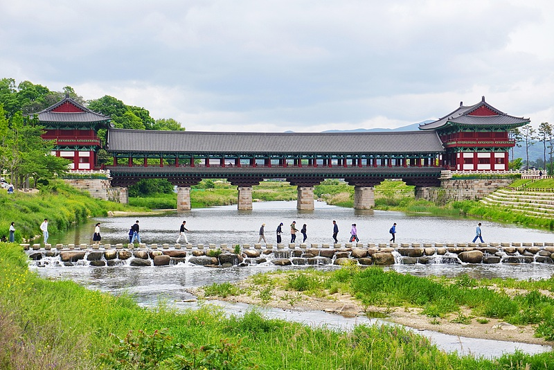 CGTNOfficial's tweet photo. #APEC2024 #Gyeongju is a city located in the southeast of the Republic of Korea. The city is known as the museum without walls because it has over 2,000 years' worth of history and used to be the ancient capital of one of the Korean dynasties, Silla. Gyeongju City has been included in the World Cultural Heritage List by UNESCO. Next year, the 32nd Asia-Pacific Economic Cooperation (APEC) Economic Leaders' Meeting will be held in Gyeongju. It will mark the third time that the Republic of Korea has hosted the meeting, with the first in Seoul in 1991 and the second in Busan in 2005.  #SouthKorea