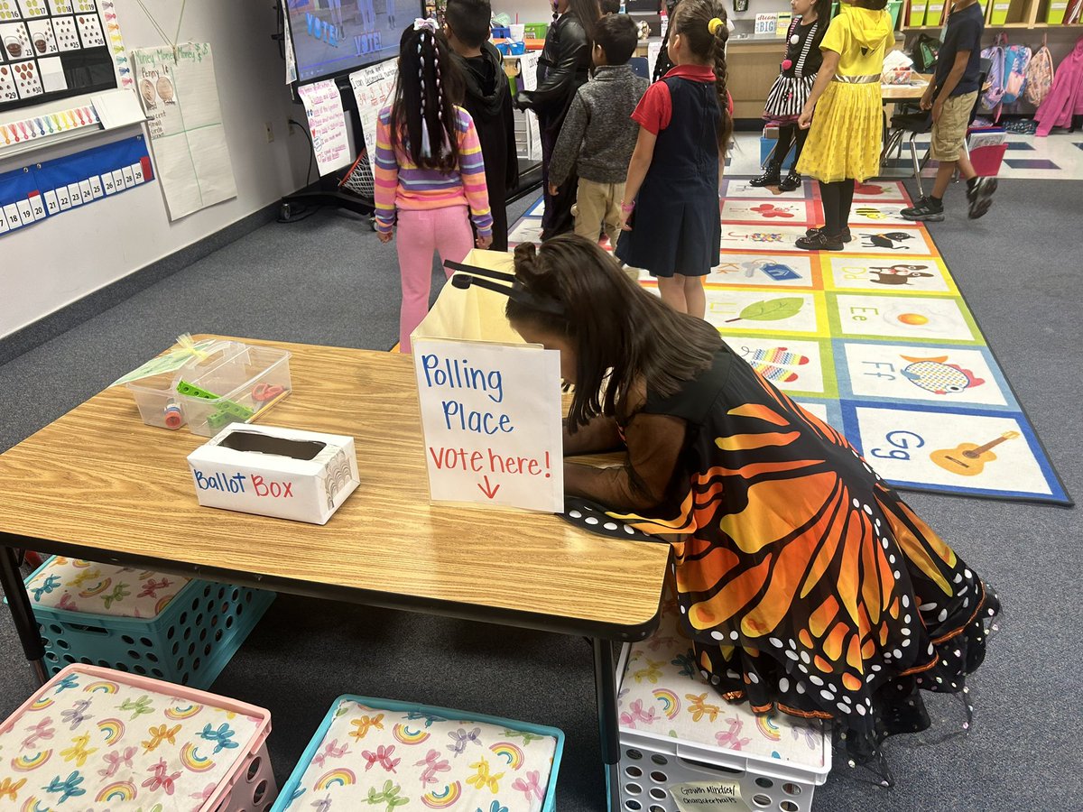 We learned that good citizens vote! Students had the opportunity to have a say in our classroom and decide if we should ban iPads.  Majority won and we will be keeping the iPads 😊🇺🇸 <a href="/CFBISD/">Carrollton-Farmers Branch ISD</a> <a href="/BlairElemEagles/">BlairElemEagles</a>