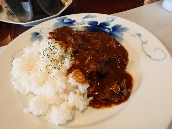 ファクトリー内にあるレストランで佐賀牛カレー🍛

器ももちろん有田焼 