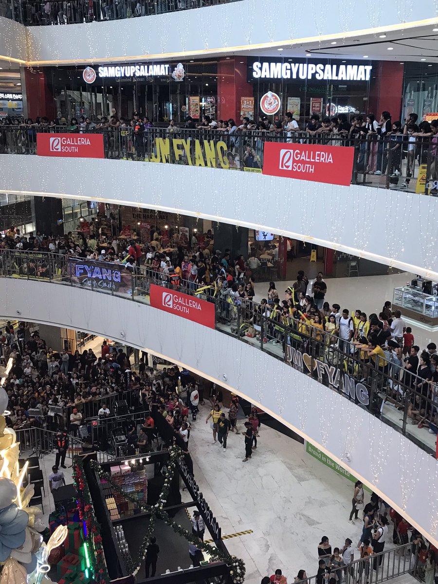 melrosejoy1's tweet photo. As of now fans are waiting for them! Here at Robinson’s Galleria South! 

@TeamFyangOFC @TeamJmFyangOFC 

Photos by @melrosejoy1 https://t.co/23mEIZvfsJ