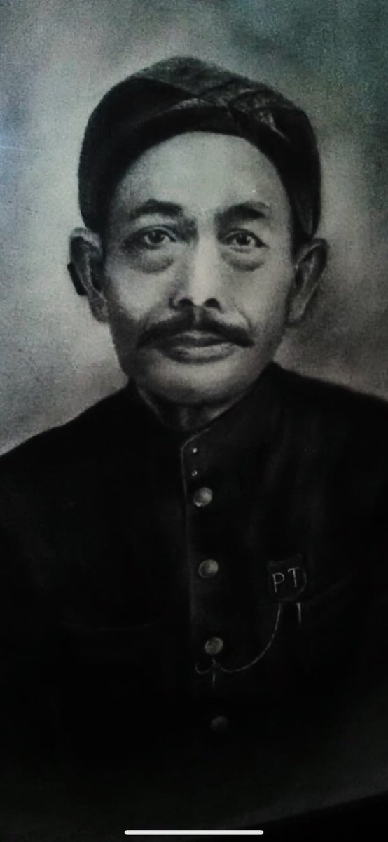 BiblengCo's tweet image. Raden Srojo Titiwardojo Pakubowono I and Raden Ayu Jinem COKROKUSUMO Cokroadiningrat II and their home and Jinem’s sugar factory in Tunjungrejo. Jinem employed many Tunjungrejo workers. 

“I stands tall on shoulders of my ancestors” -GRAj COKROKUSUMO 

#founder #story #Bibleng