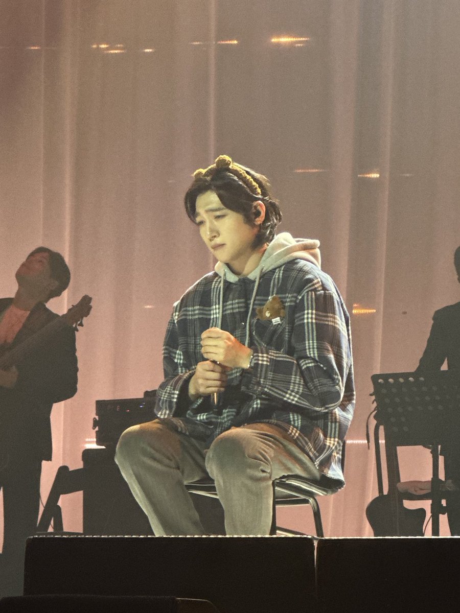 아 진짜 미치겠다ㅋㅋㅋㅋㅋㅋㅋㅋㅋㅋㅋㅋㅋㅋㅋㅋㅋㅋㅋㅋㅋㅋㅋㅋㅋㅋㅋㅋㅋㅋㅋㅋㅋㅋㅋㅋㅋ
어없널 메모리즈라 또 눈물 오지는 구간인데 폭닥 뽀글 체크후드 입고 곰돌이 머리띠 착실하게 끼고 가슴에 삐져나온 방이 델꼬 너무 슬퍼하고 있음 우왁