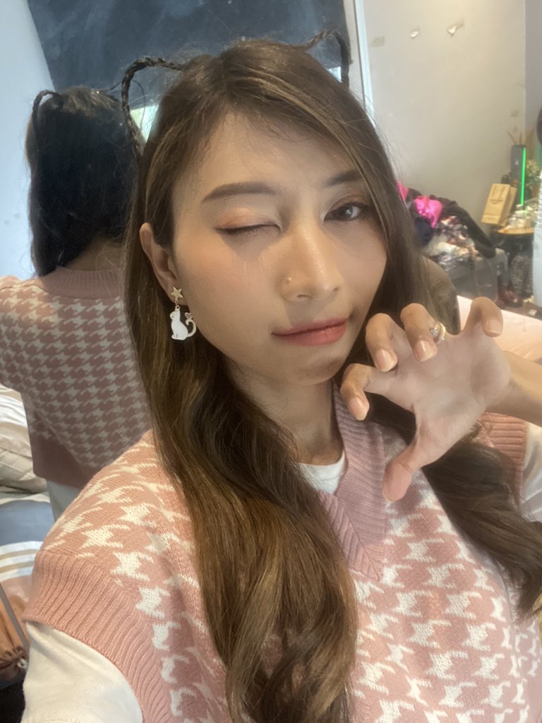 chiiririn's tweet photo. IM AT COMIFURO19 NOW ✨💖 https://t.co/CXd2EsimX9