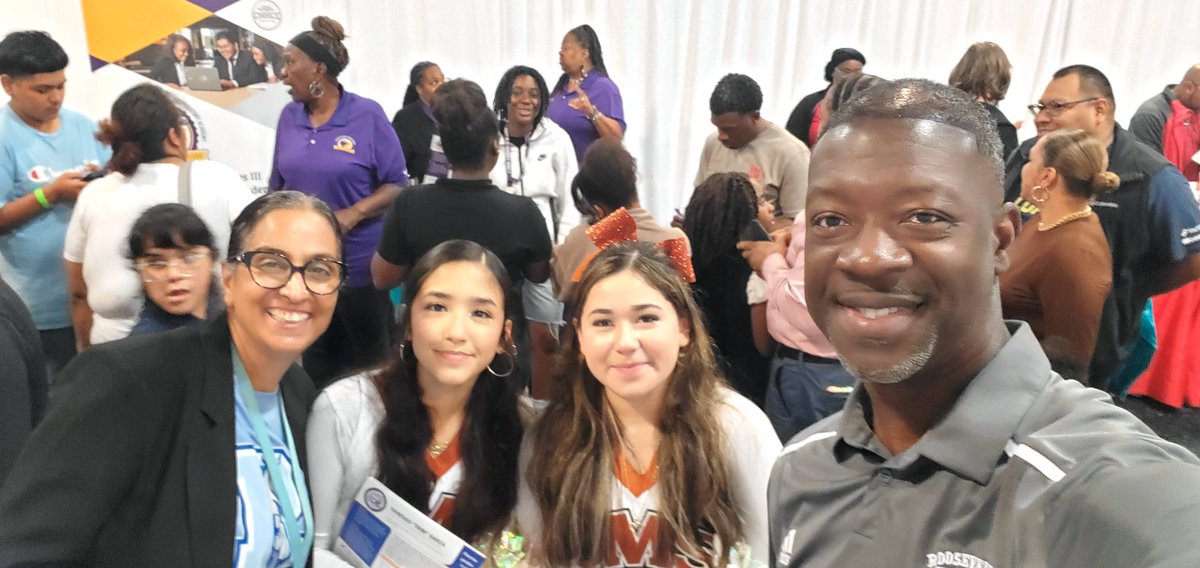 RoderickKing01's tweet photo. We had a real good time promoting Roosevelt High School today at Discover Dallas hosted at Fair Park . #dallasevents #Discover #school @AbramJoseph5 @DallasISDSupt @Tanya_N_Shelton @TABSE_Texas @BMEsTalk https://t.co/uOuNAtIPcS