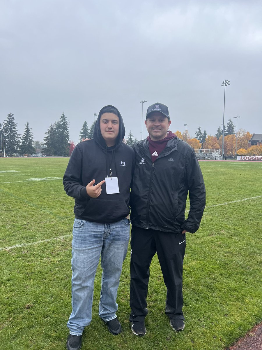 ulybarrios07's tweet photo. Thank you to the Puget sound coaching staff! I had a blast on my visit! #loggerup @jeffthomas4 @LOGGER_LBCOACH @P_S_football @coachsablan @Matt55lewis55 @CoachLanceo @coachbrose74 @CoachBloxton @CoachGardner347 https://t.co/Li7MSbDNsD