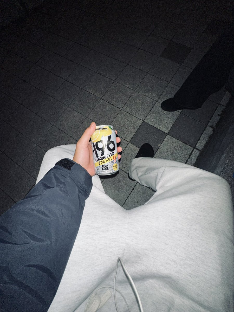 doublecupjael's tweet photo. me n my chuhi cans https://t.co/gkEaI6DjxW