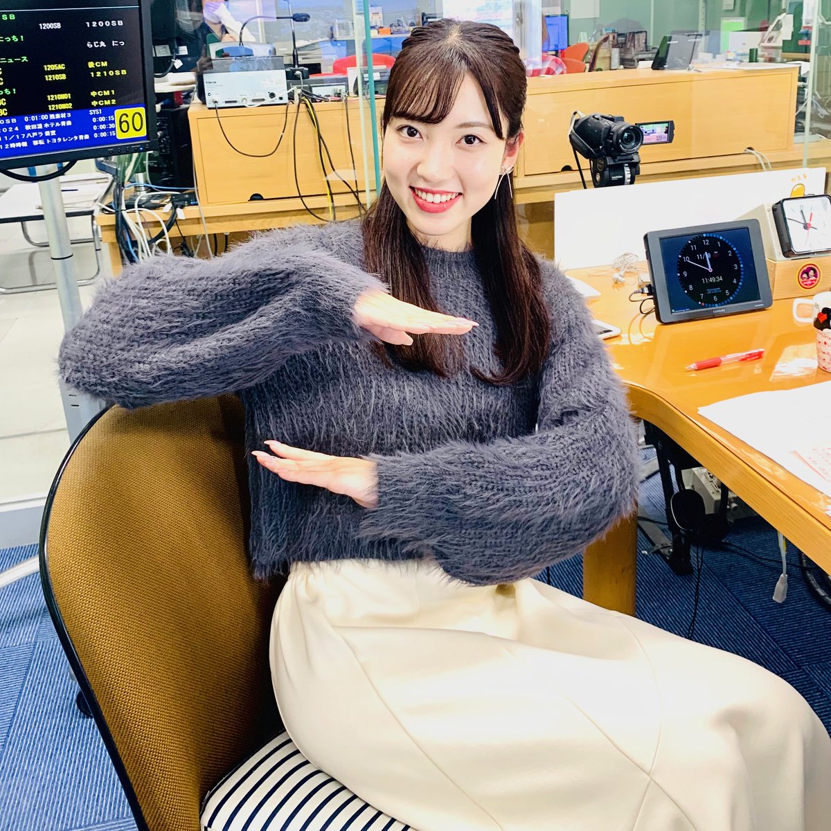 今日のアシスタントは廣瀬絢南アナウンサー！ クリスマスをイメージ