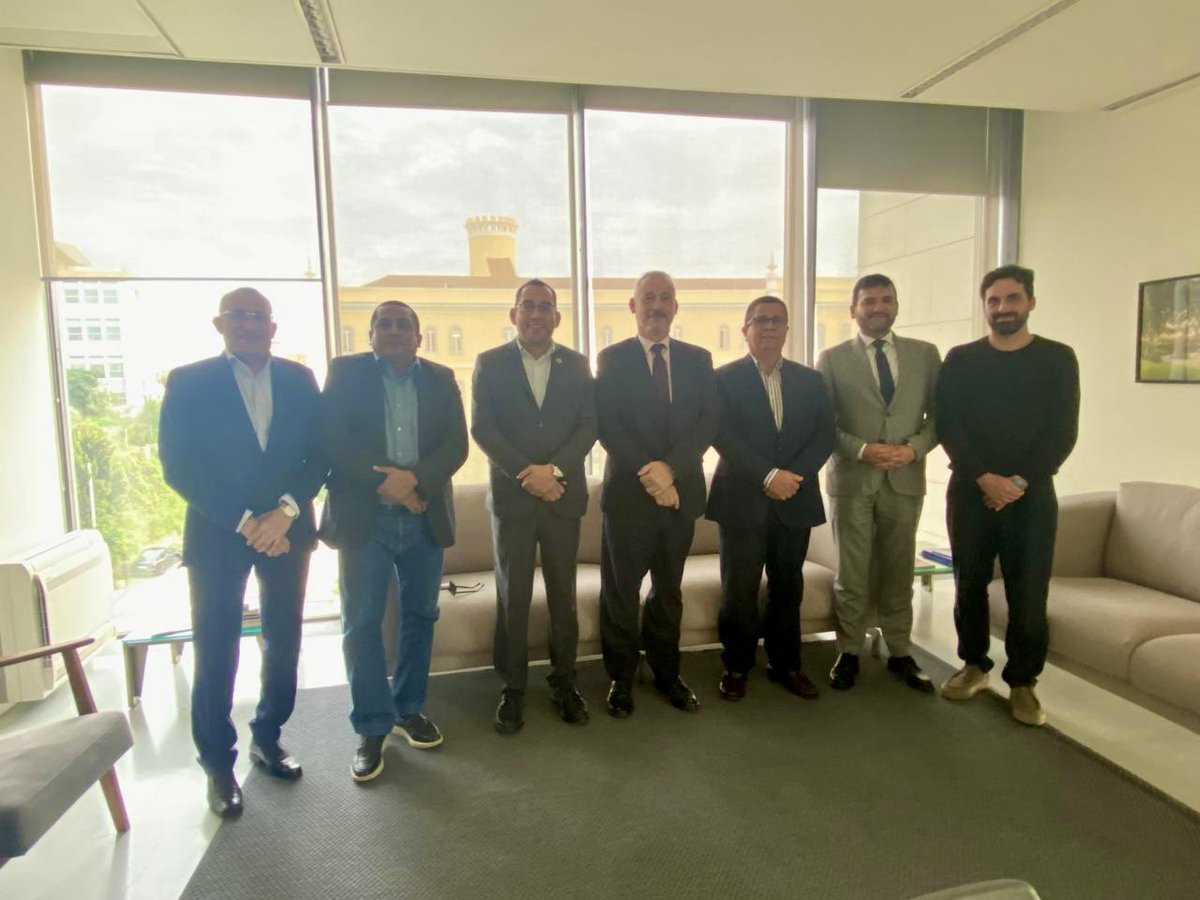 danilohernandez's tweet photo. Finalizamos nuestra agenda internacional en reunión con el Vicerrector de la Universidad Nova de Lisboa, Dr. Joao Amaro de Matos, con quien dialogamos sobre la Medicina Tropical, un tema clave para lograr movilidad e investigación conjunta entre nuestras instituciones. https://t.co/r8Ve4spiDQ