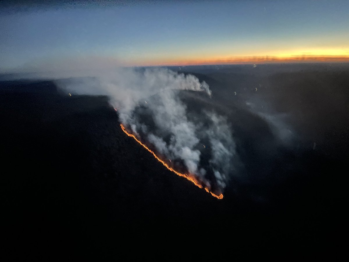 HotshotWake's tweet image. New Start, New York: The Whitehouse Fire is burning  in Ulster County and has grown to nearly 400 acres. 
#nyfire #nywx #wildfire #catskills 
This fire is threatening the NYC watershed and is located in-between Rondout &amp;amp; Ashokan reservoirs in the Catskills. 

Multiple helicopters