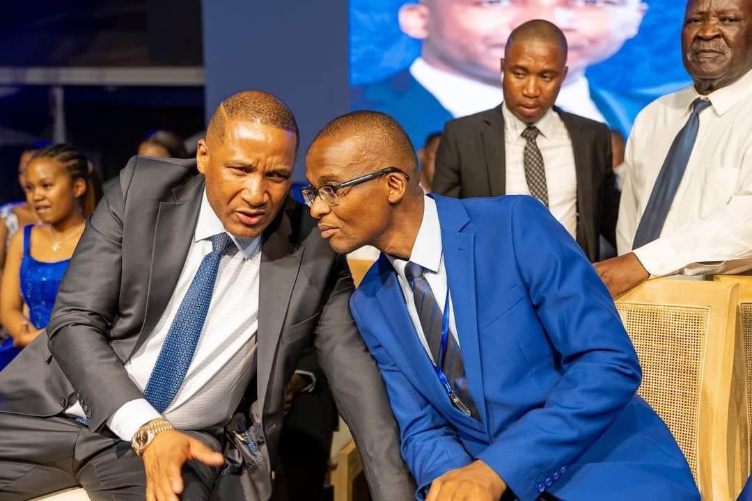 natethachef's tweet image. We are quite similar than we think. The story of UDC and @EFFSouthAfrica is the same. @Julius_S_Malema and @MbuyiseniNdlozi should never fold. The liberation of South Africans is quite close. #Dontfold. ❤️💙