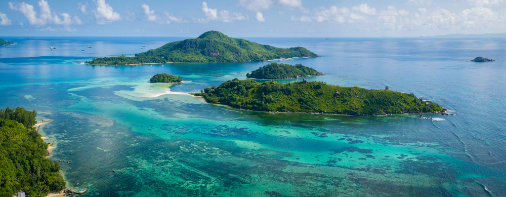 theGEF's tweet photo. 10 years ago, #Seychelles🇸🇨 embarked on an ambitious blue economy strategy.

Today, with support from @theGEF, @nature_org &amp; @WorldBank, it hosts the Indian Ocean’s second-largest #MPA &amp; is the pioneer of the world’s first sovereign blue bond: https://t.co/RLbNWmGDlW

#GEFatCOP29 https://t.co/X7HTuBvEWr