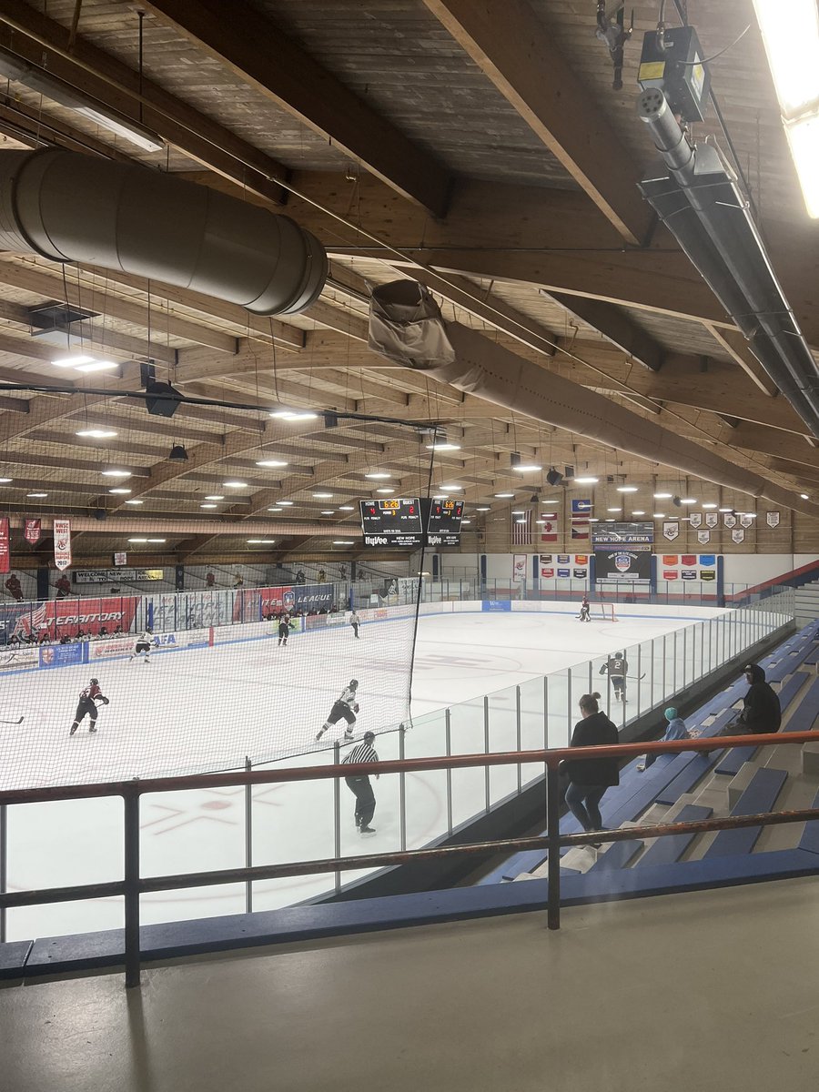 Mikejgale1's tweet photo. Sitting here setting cash lineups before beer league. @kyle_borg know the rink? https://t.co/FZecHD4eqn