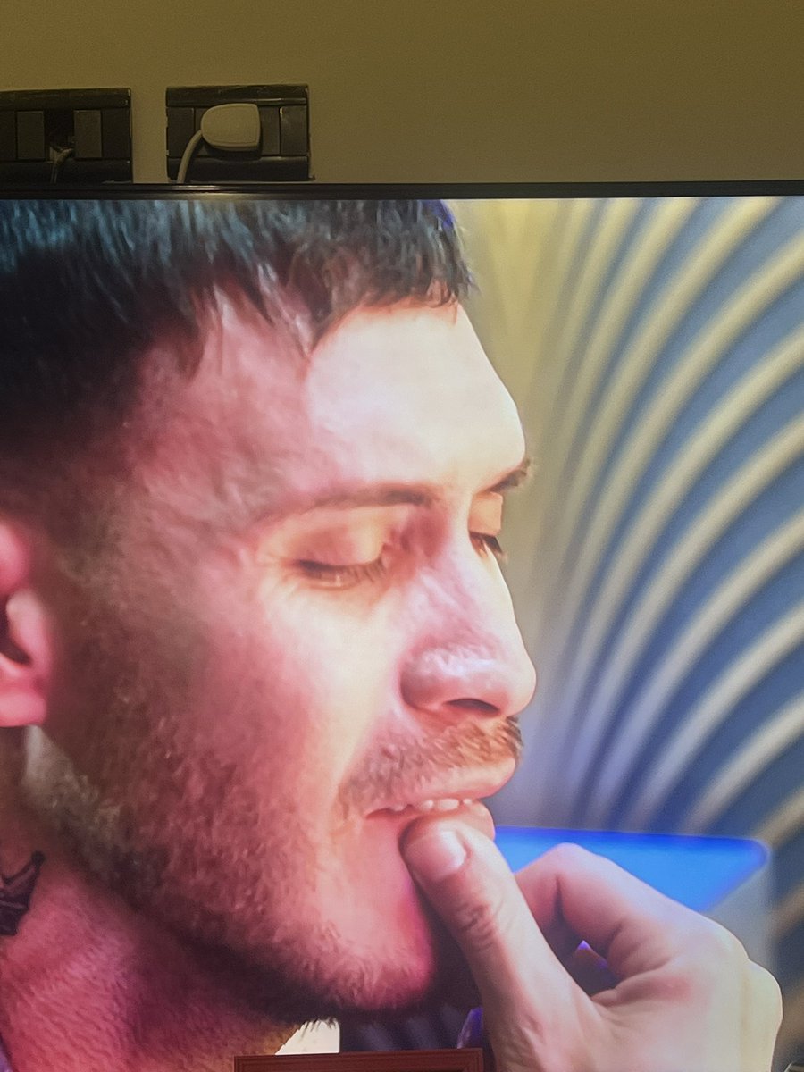 mikitagenia's tweet image. Chicos este personaje Santiago no esta bien de la cabeza en serio estoy totalmente obsesionada con el cringe que me da #loveisblind