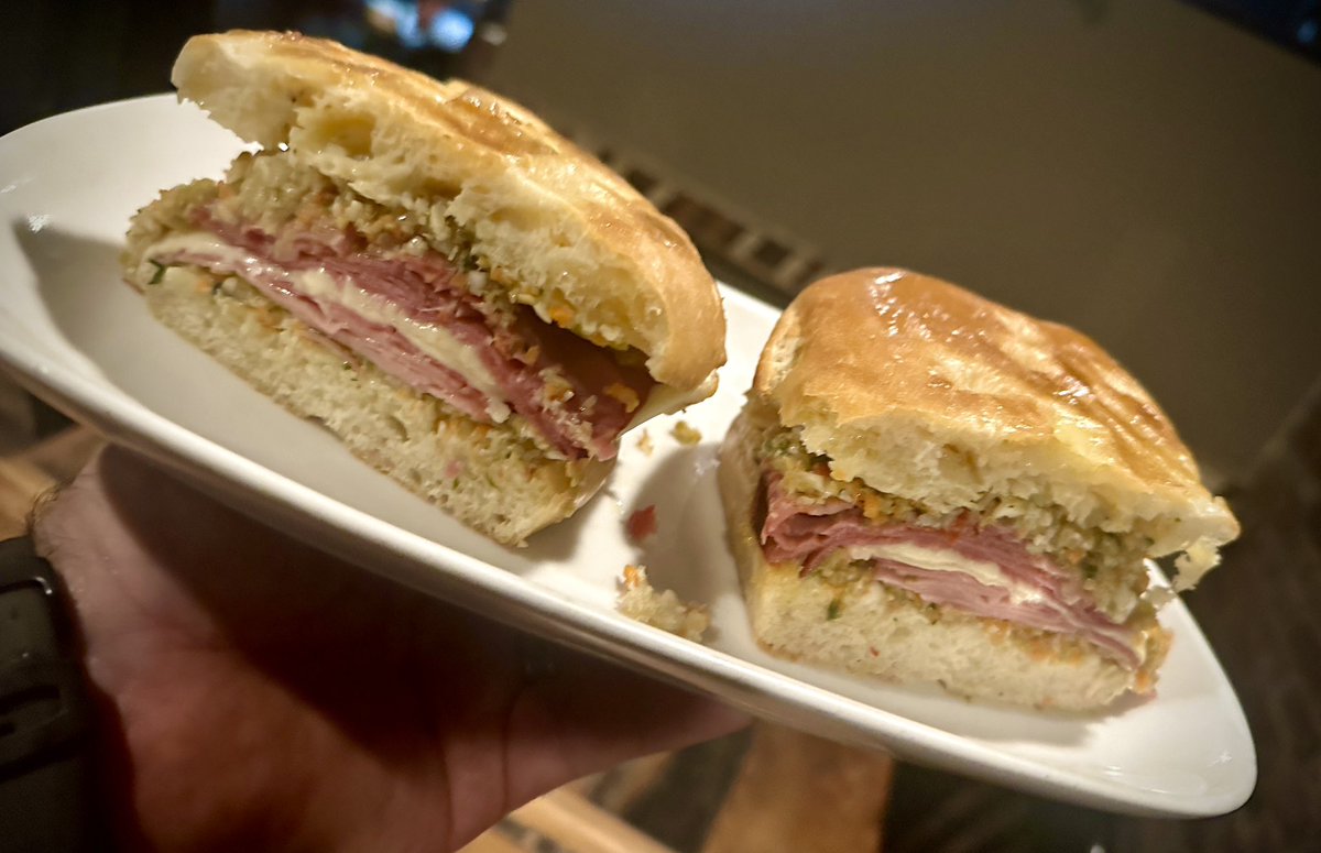 Toutant Hot Half Muffs!
We’re gonna run them tomorrow for brunch starting at 11:30 so get one here or take one home for the game! You can order online, call the restaurant or stop on in! We’ll have Cinnamon Buns coming in HOT fresh off that @buffalospree cover shoot.  💅🏻📸💁🏻‍♂️.!!!