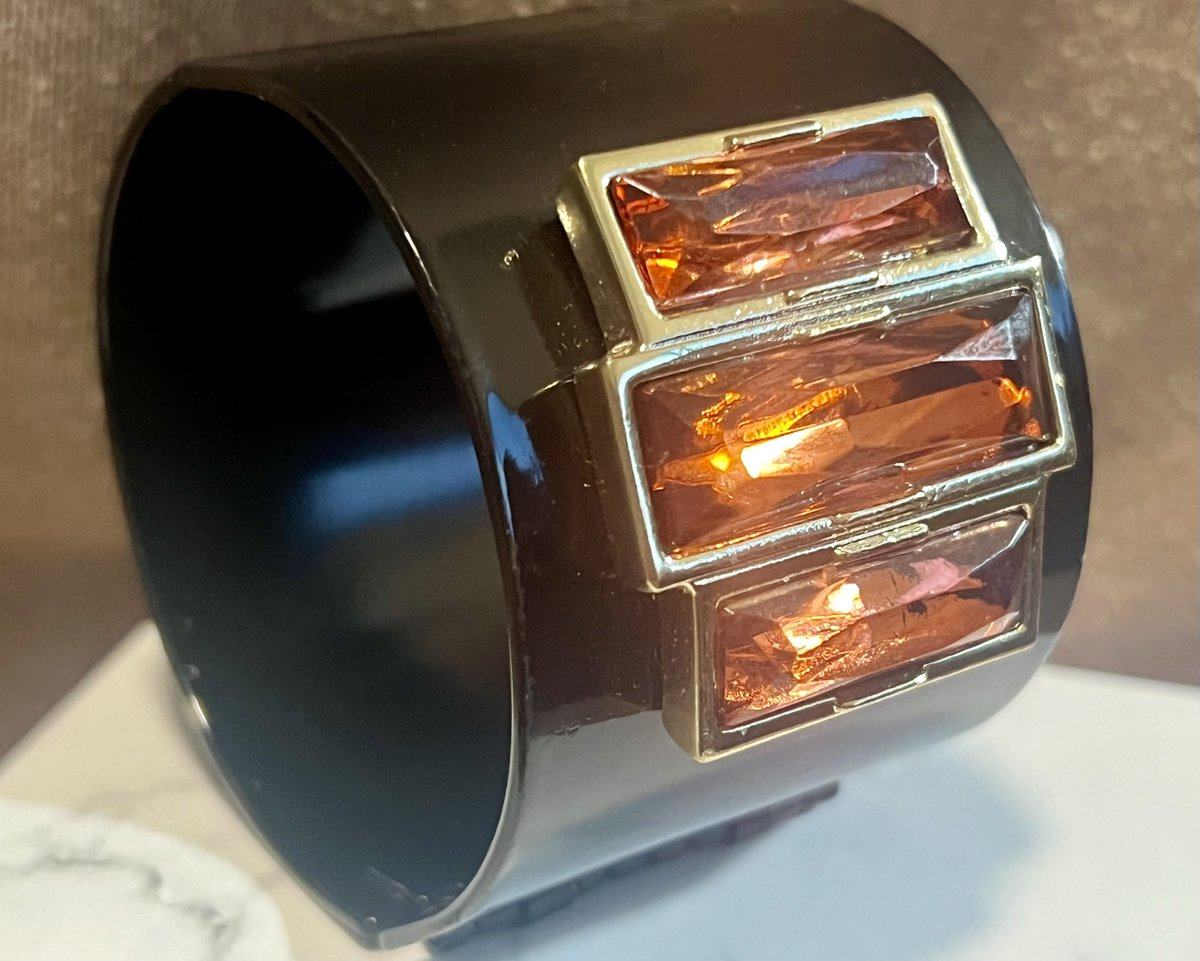 TeriE's tweet photo. VINTAGE #LeeAngel Black Enamel Art Deco Bracelet #PinkChampagne #Gemstones FREE SHIP
#artdeco #blackenamel #vintagejewelry #designerjewelry #banglebracelet #fashionjewelry #vintagestyle #vintagegifts #giftideas #holidayfashion #holidaygiltz #holidayglam
https://t.co/y7QUDT3Xnf https://t.co/EAkCeXJxRq