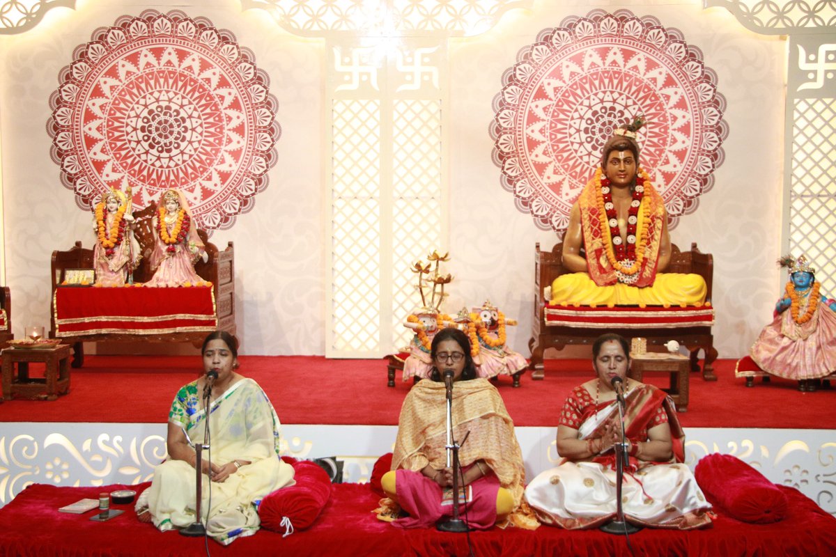 Pcdashram's tweet image. पावन सुन्दरकाण्ड मंडल द्वारा सुन्दरकाण्ड पाठ...
यजमान - श्रीमती रजनी धीमान जी 
सभी को हनुमान जी की कृपा प्राप्त हो...

अपने यहाँ सुंदरकांड पाठ करवाना चाहते हैं तो संपर्क करें - 8826790908
#Hanumanji #Sundarkand