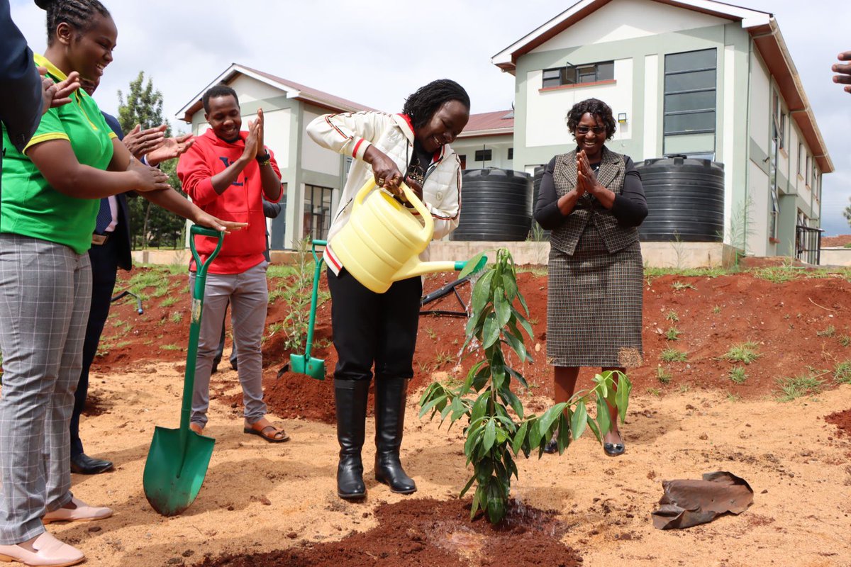 Muoria_Dr's tweet image. I met with 13 Principals of National Polytechnics and TVET representatives from Muranga University of Technology and Technical University of Kenya during the Curriculum Review meeting at The Nyeri National Polytechnic. 

250 curriculum experts drawn from the National Polytechnics…