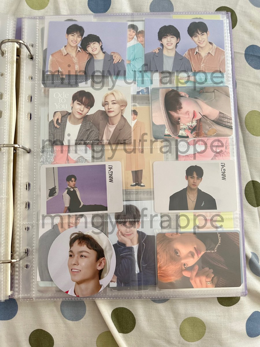 chavteaa's tweet photo. @sturningblue @caratsstore aku ada dua2nya nih kaak, 55k/ea, take both 100k~ dom semarang ada oren jugaa 🤗 https://t.co/i9mv9UnaA2