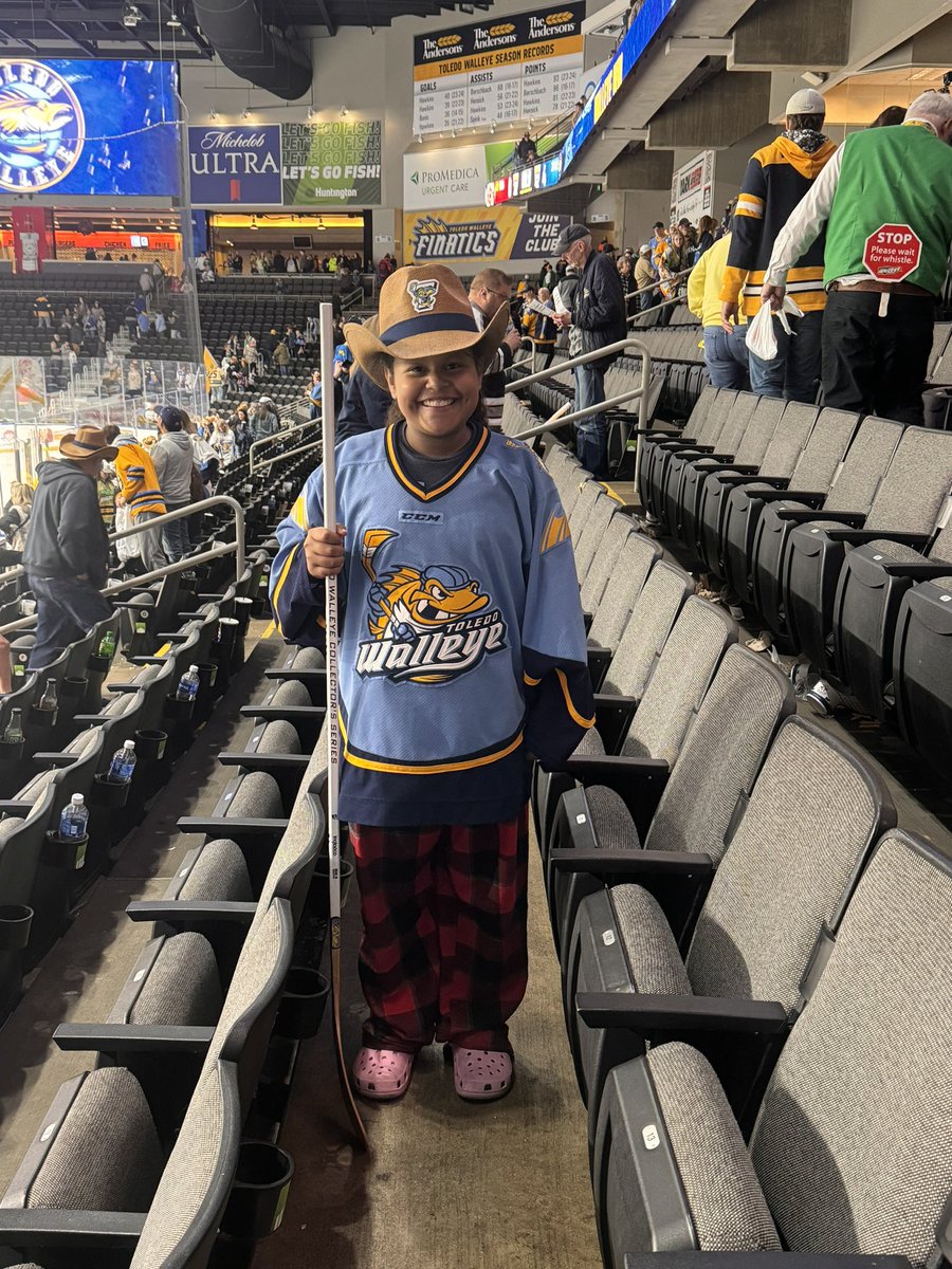 auntcrystal09's tweet photo. @ToledoWalleye Thank you and Carter Gylander for making her first game of the season awesome!!  Carter Gylander you put a big smile on my her face! https://t.co/LY72MVqA8r