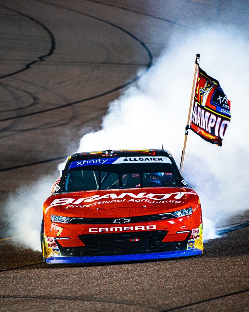 NASCAROReillyAP's tweet photo. The drive of a champion. https://t.co/JJNVSPV39J