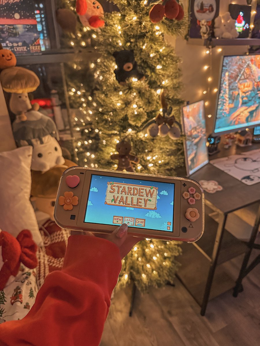 Simplehylian's tweet image. The vibes tonight ~ 🩶